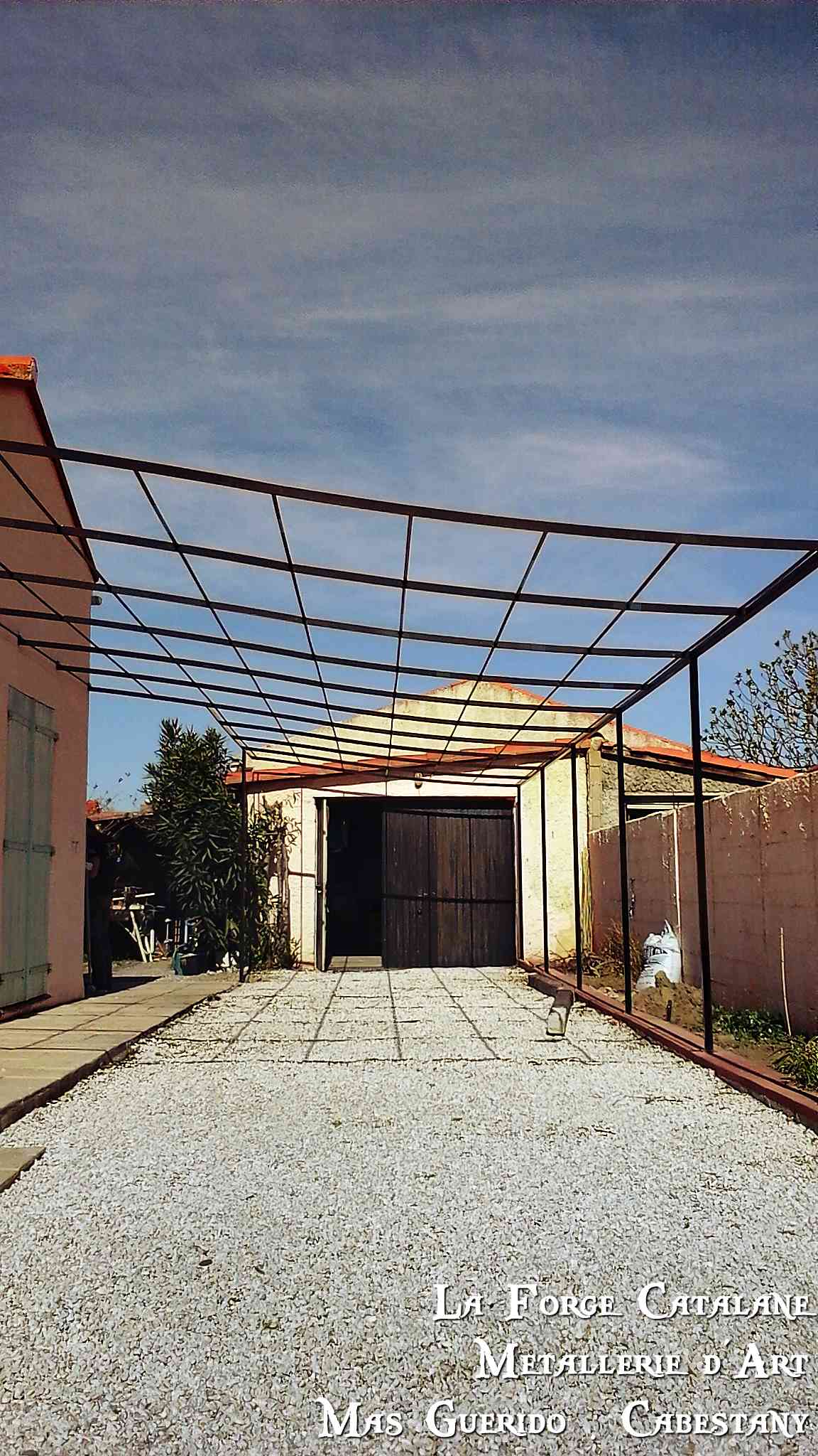 pergola demi chapeau gendarme filants rond abris voiture fer Forge Catalane Cabestany (2).jpg